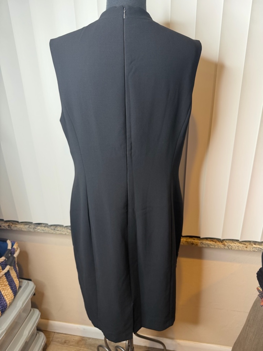Tahari Black Embroidered Floral Hem Sleeveless Dress Square Neckline Size 14 - Picture 6 of 9